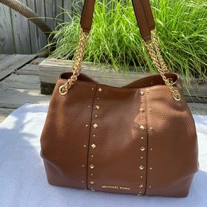 Michael Kors Jet Set Lg Studded Leather Tote